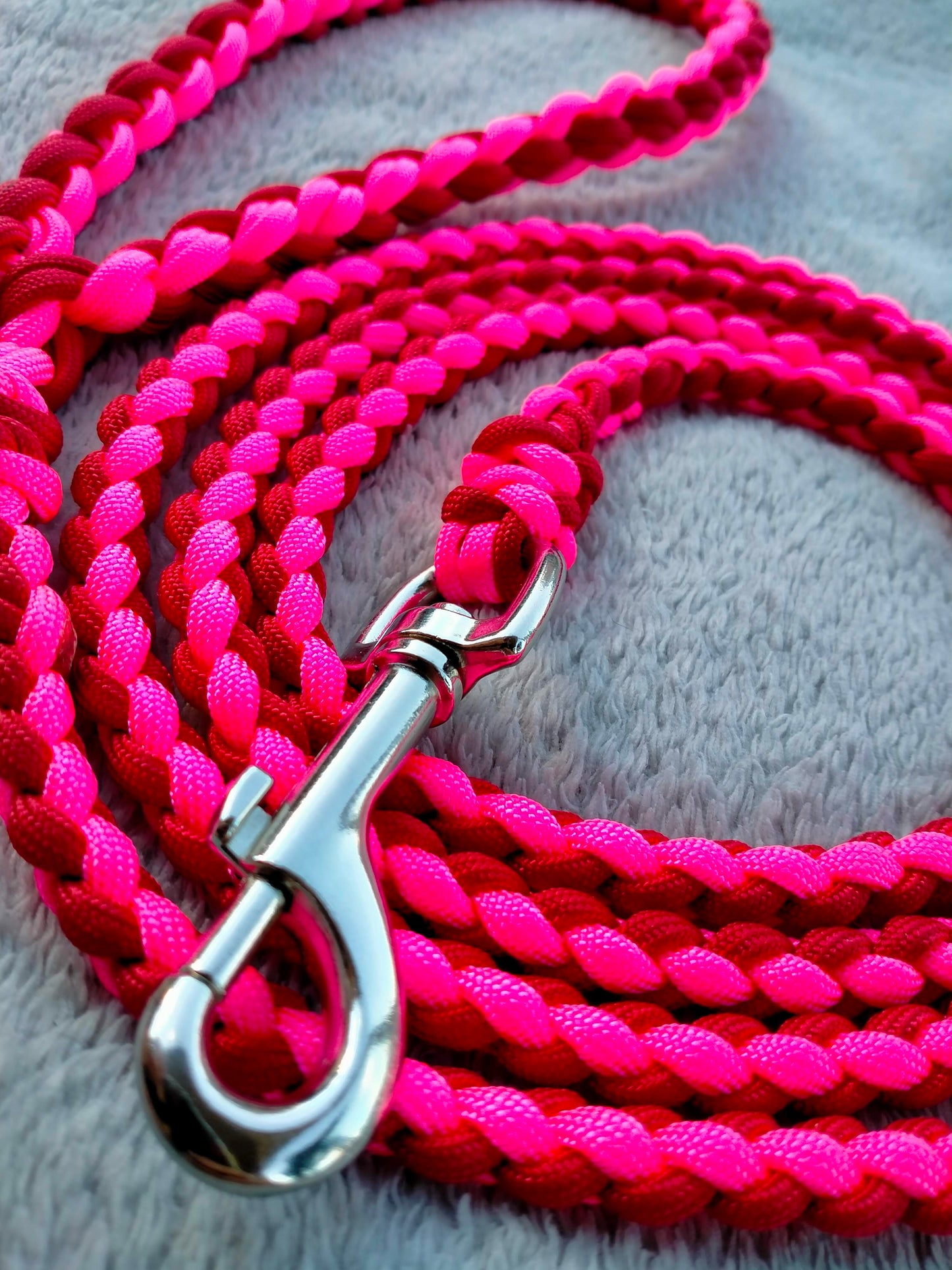 Dog Lead - 4 Strand Round Braid cords4paws Paracord Handmade Dog Accessories Customizable Made in Germany Shipping worldwide