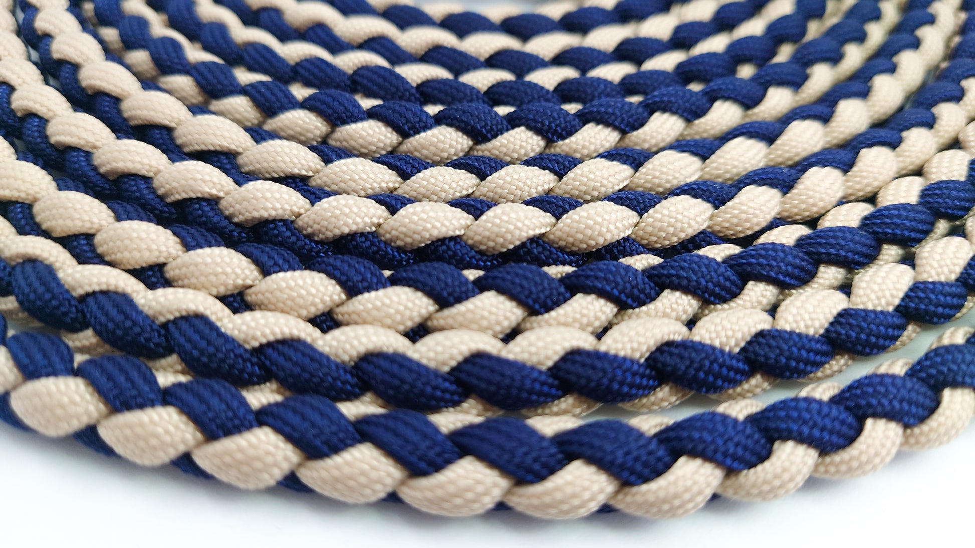 Dog Lead - 4 Strand Round Braid cords4paws Paracord Handmade Dog Accessories Customizable Made in Germany Shipping worldwide