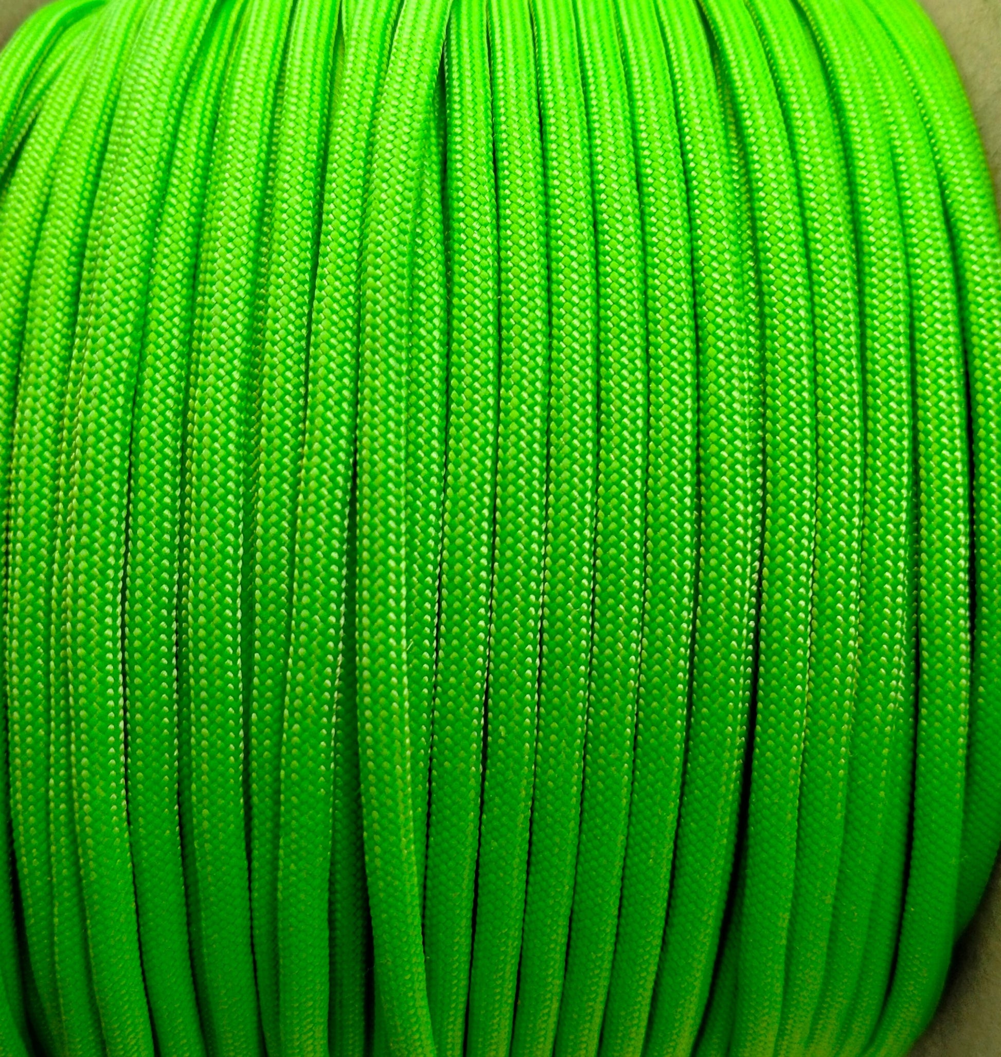 Paracord 4mm Neon Green Kim & Milly's Cords 4 Paws Paracord Handmade Dog Accessories Customizable Made in Germany Shipping worldwide