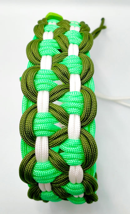 Dog Collar - Sadie's Posie Kim & Milly's Cords 4 Paws Paracord Handmade Dog Accessories Customizable Made in Germany Shipping worldwide