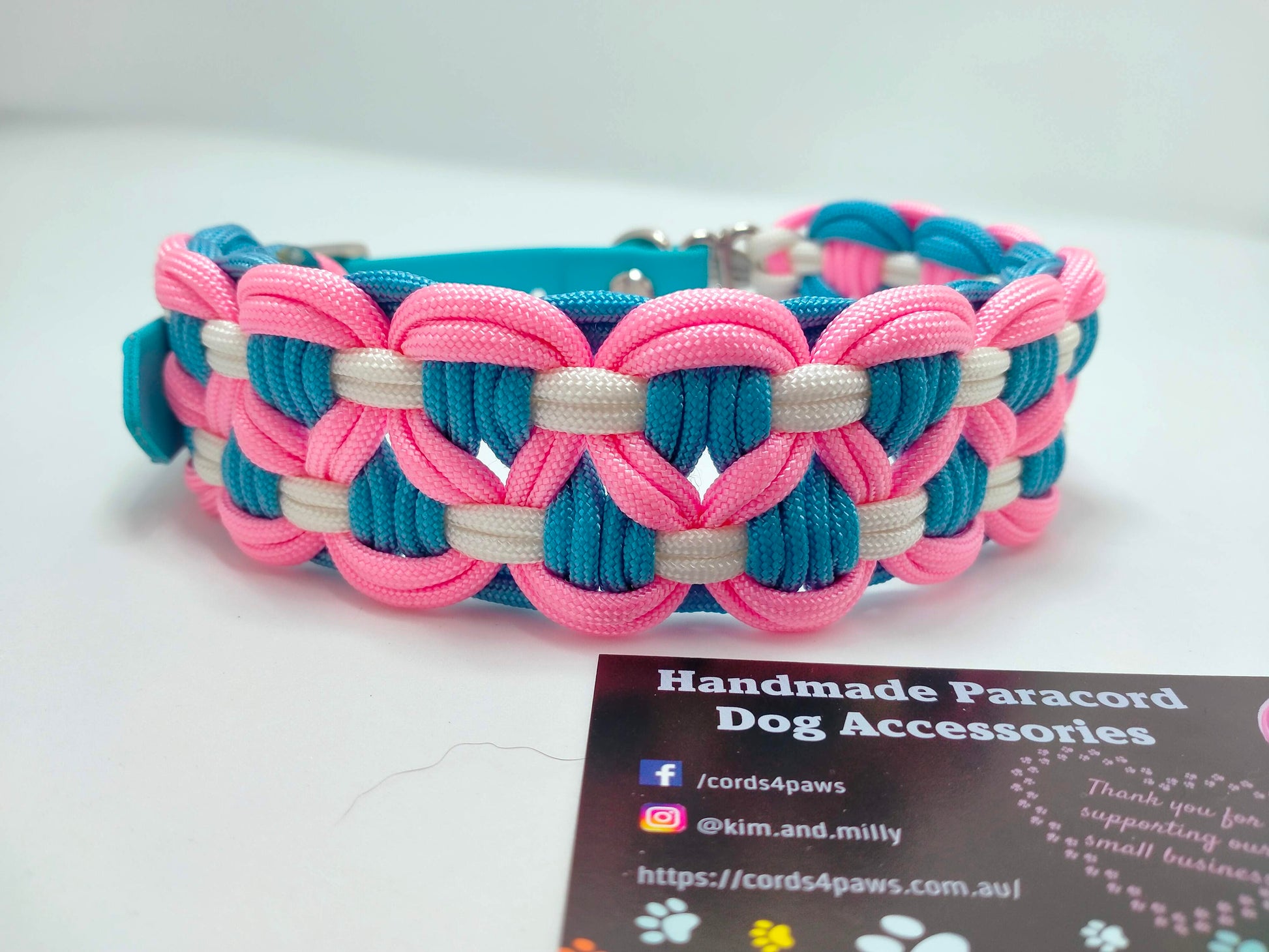 Dog Collar - Sadie's Posie Kim & Milly's Cords 4 Paws Paracord Handmade Dog Accessories Customizable Made in Germany Shipping worldwide